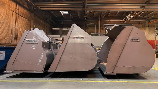 Together with our customers we move their construction equipment out in front