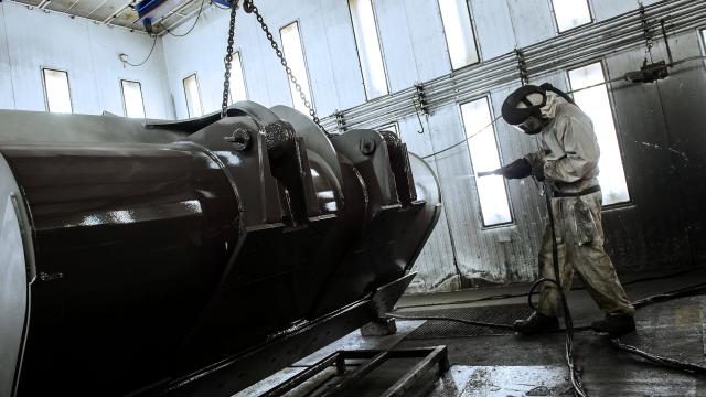 Painting a bucket for wheel loaders