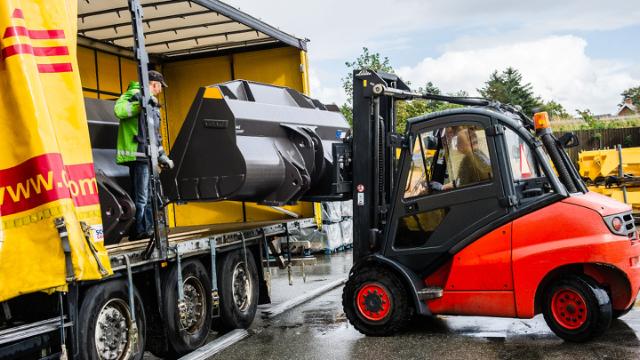 Skovle og andre atachment produkter til entreprenørmaskiner